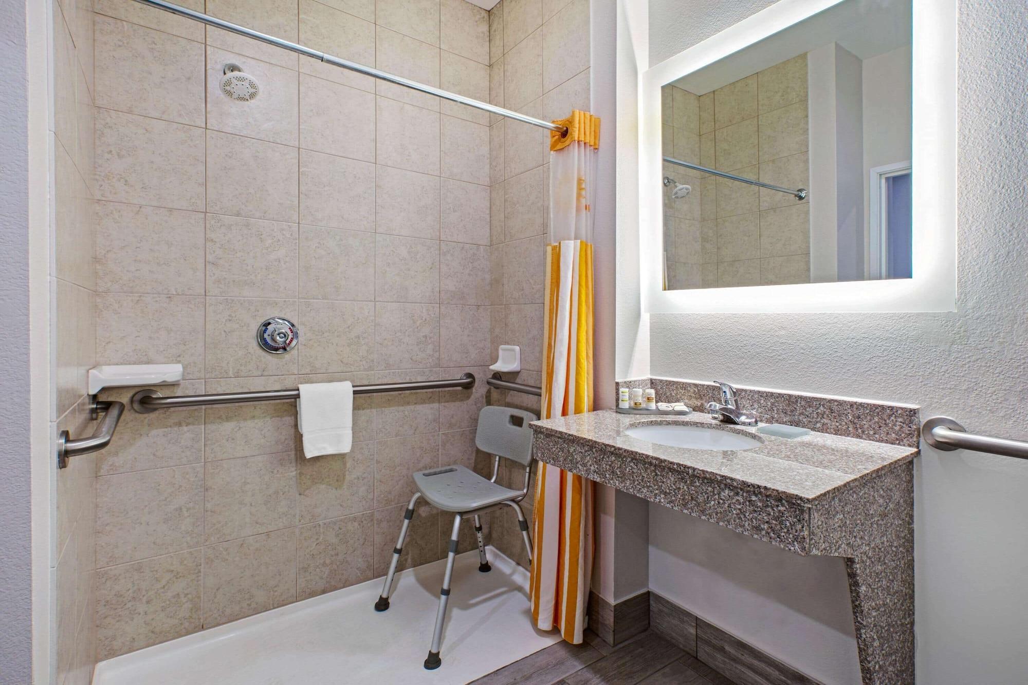 La Quinta By Wyndham Sulphur Springs Extérieur photo